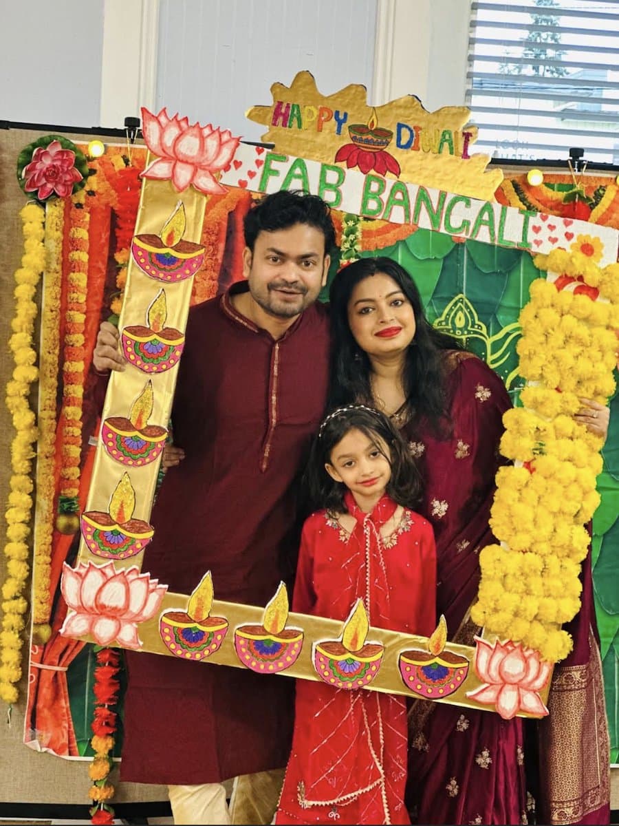 Family at the Fab Bangali Happy Diwali photo frame